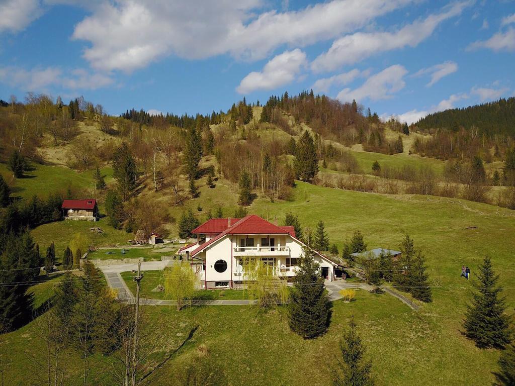 Pensiunea Aurora Izvorul Muntelui Биказ Экстерьер фото