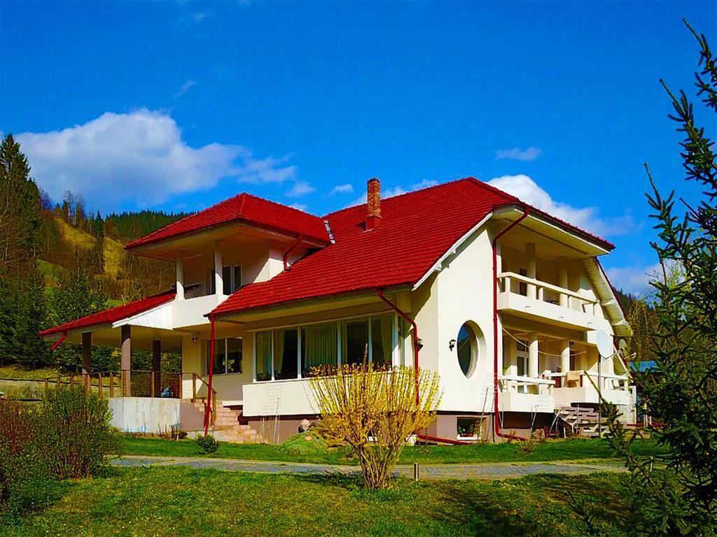 Pensiunea Aurora Izvorul Muntelui Биказ Экстерьер фото