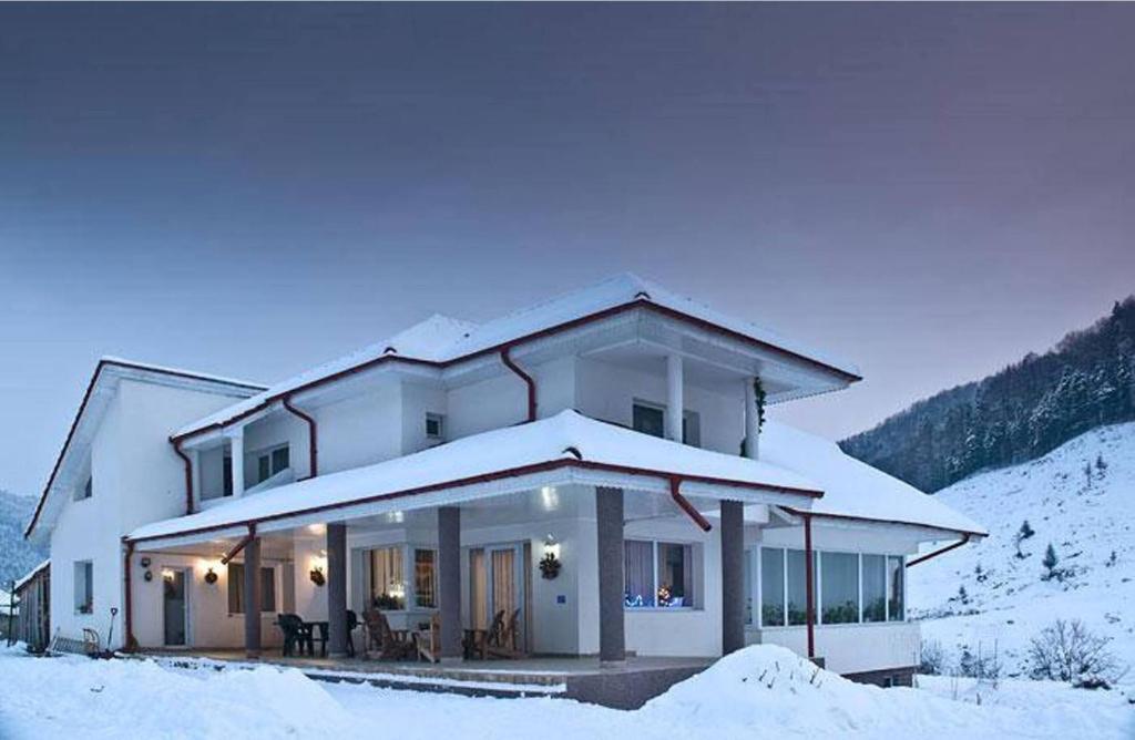 Pensiunea Aurora Izvorul Muntelui Биказ Экстерьер фото